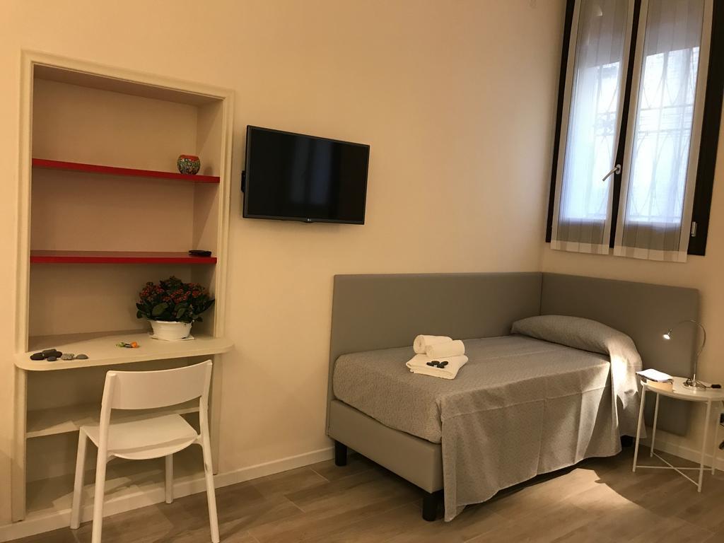 Honey Rooms Феррара Экстерьер фото